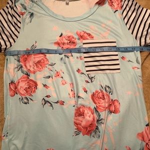 Tops - Floral top Tops - Floral top